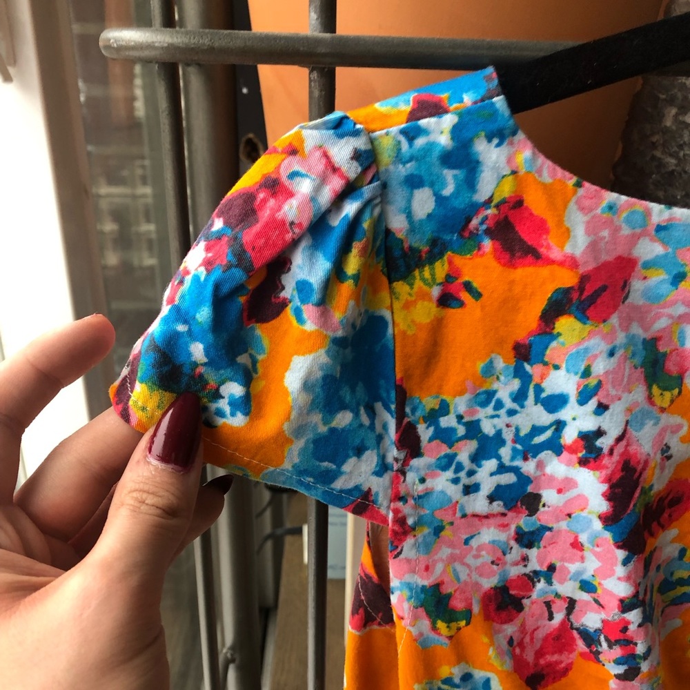 Capped Sleeved Dress with Pockets - Picture 2 of 5